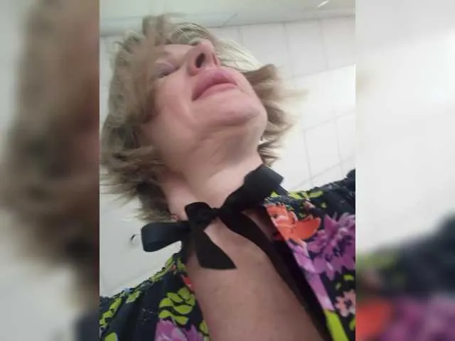 blondeangel_4u2 – webcam model profile photo Image 10