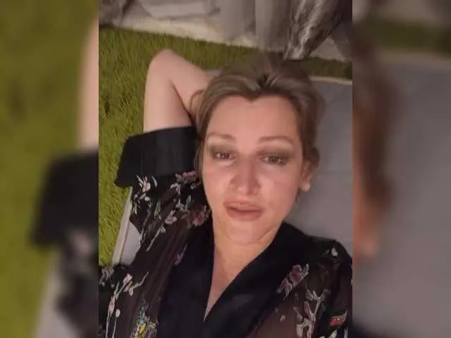 blondeangel_4u2 – webcam model profile photo Image 3