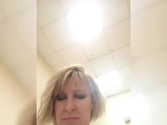 blondeangel_4u2 – webcam model profile photo Image 8