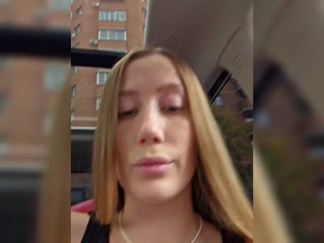 blondeangel_4u2 – webcam model profile photo Image 12