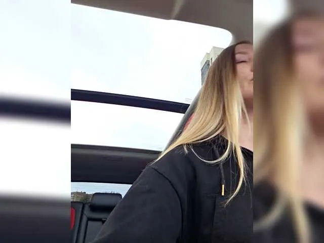 blondeangel_4u2 – webcam model profile photo Image 7