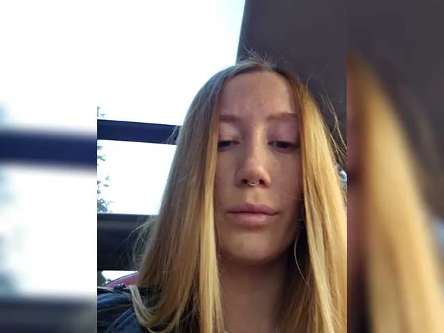 blondeangel_4u2 – webcam model profile photo Image 9