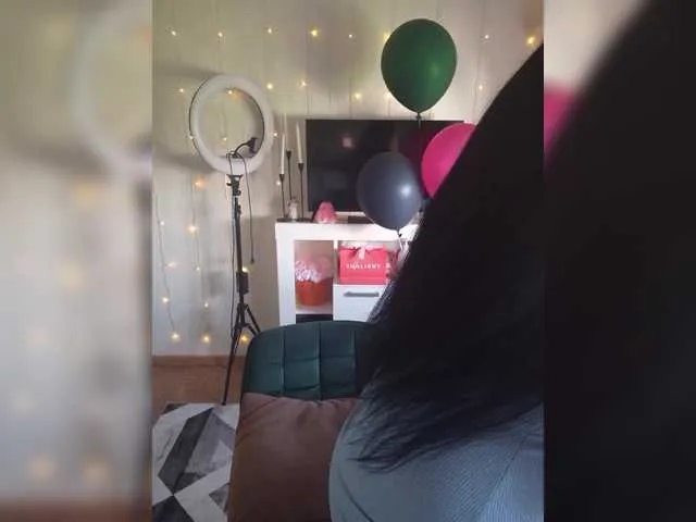 BigTitBlondeUK – webcam model profile photo Image 9