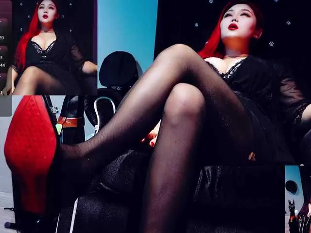 KateDivineUK – webcam model profile photo Image 11