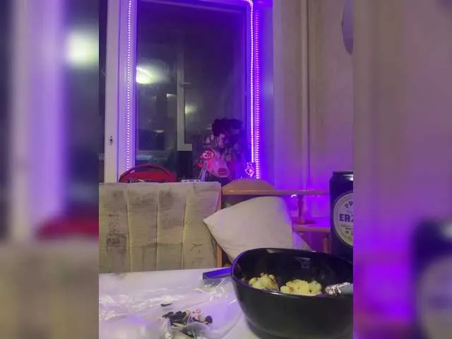 MainPleasure – webcam model profile photo Image 3