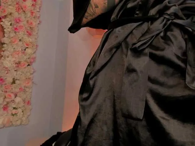 SelennaMoon – webcam model profile photo Image 6