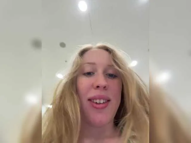 Youlalia – webcam model profile photo Image 11