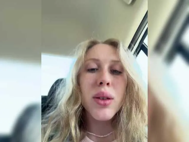 Youlalia – webcam model profile photo Image 2