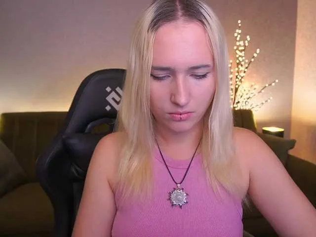 British_EmJess – webcam model profile photo Image 10