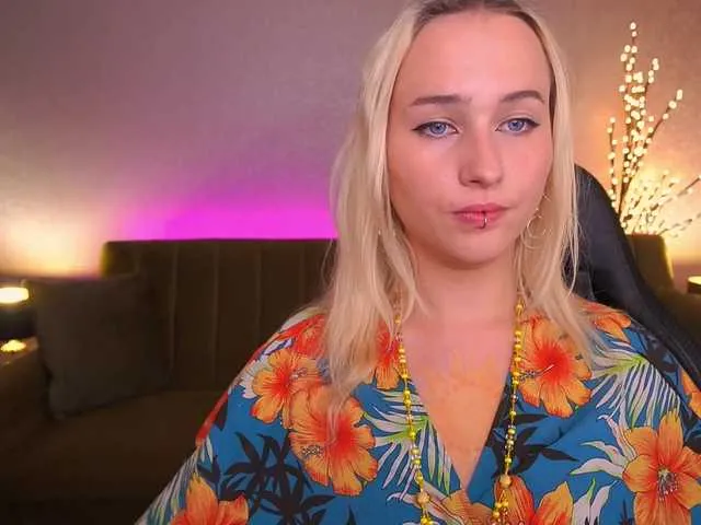 British_EmJess – webcam model profile photo Image 9