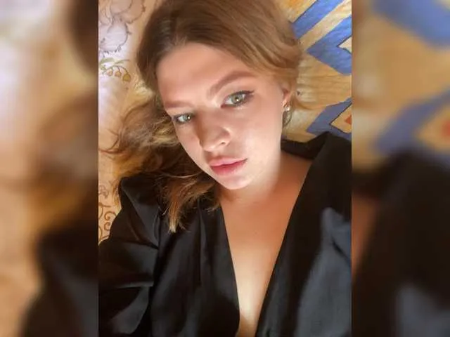 British_EmJess – webcam model profile photo Image 17