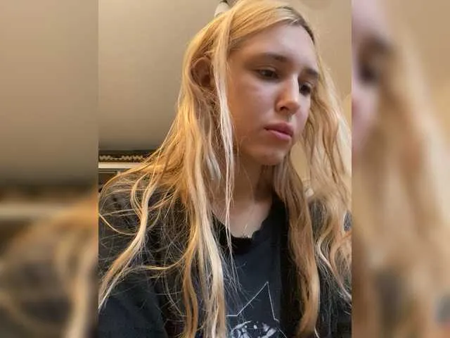 MallazfXXX005 – webcam model profile photo Image 15