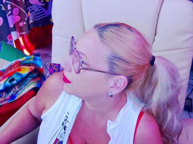 Malvvina – webcam model profile photo Image 17