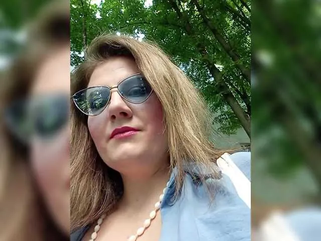 Hotforunow – webcam model profile photo Image 2