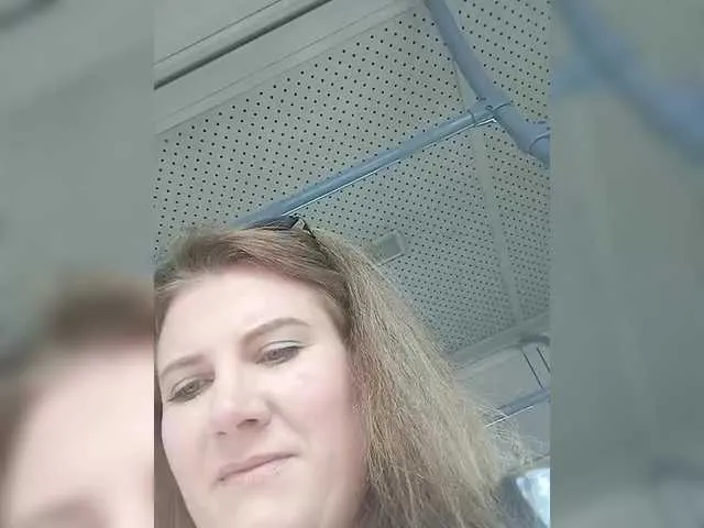 Hotforunow – webcam model profile photo Image 4