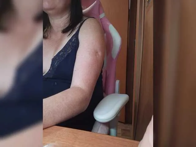 BabeBeth40 – webcam model profile photo Image 10