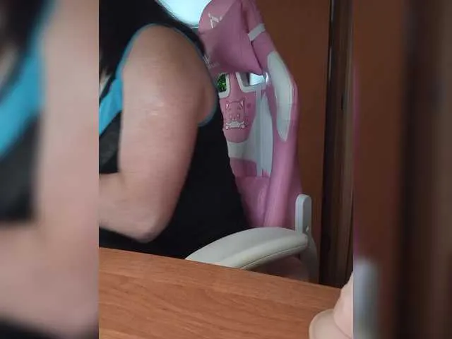 BabeBeth40 – webcam model profile photo Image 5