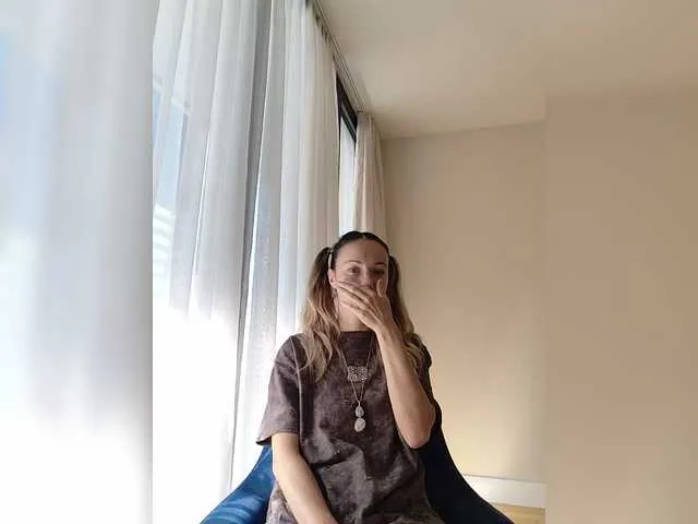 GlamGran – webcam model profile photo Image 18