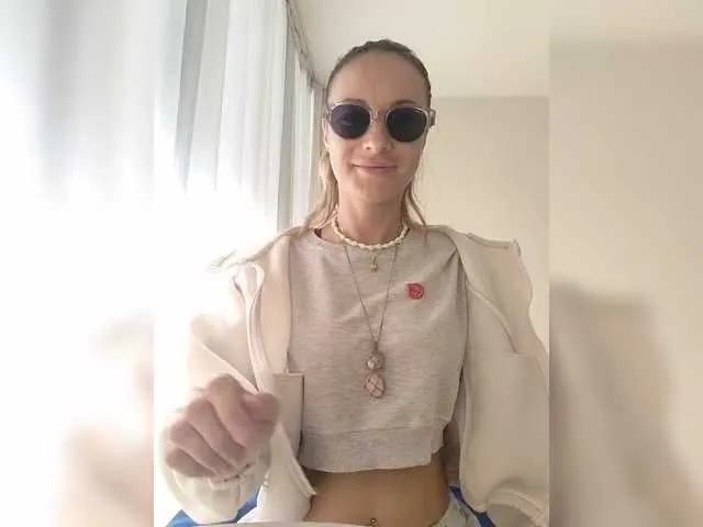 GlamGran – webcam model profile photo Image 19