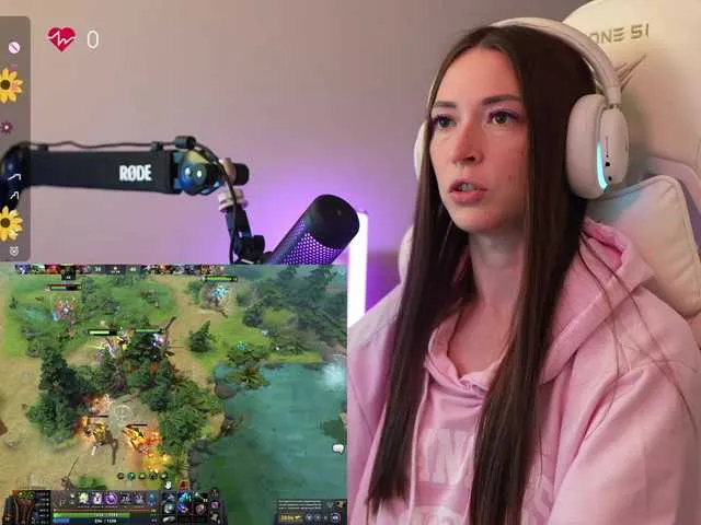 SelennaMoon – webcam model profile photo Image 13