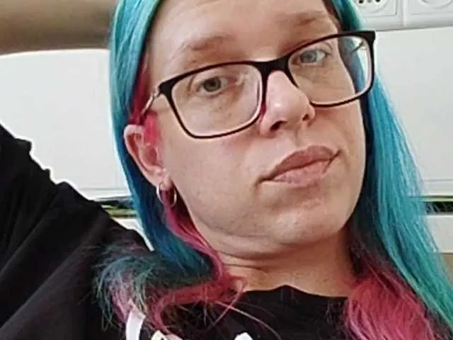 British_EmJess – webcam model profile photo Image 12