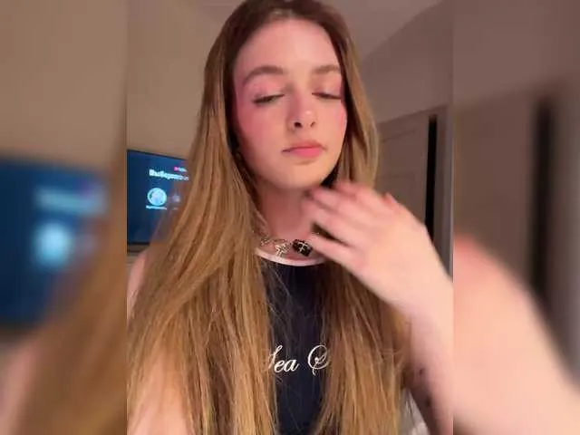 ELENA-XXX – webcam model profile photo Image 4