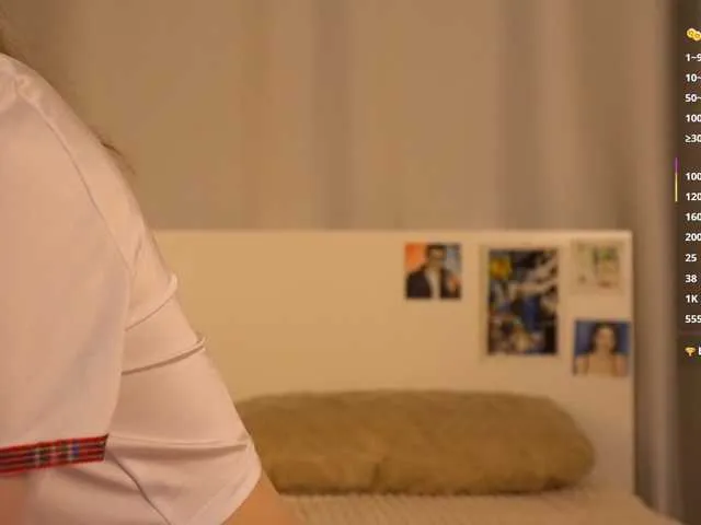 LoraDevine – webcam model profile photo Image 13