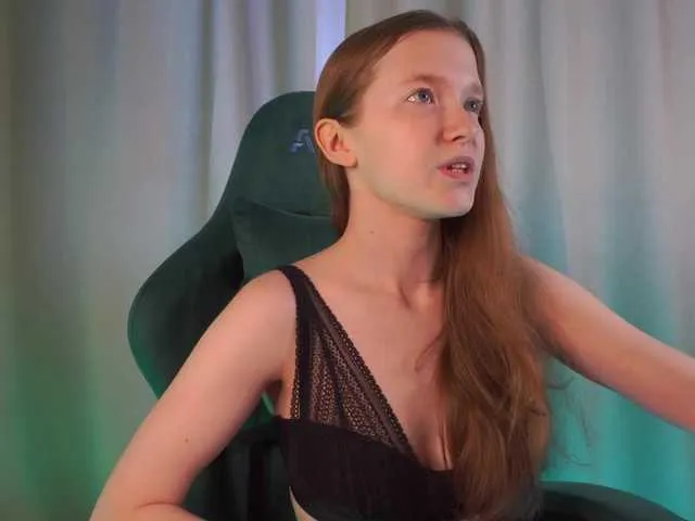 LoraDevine – webcam model profile photo Image 2