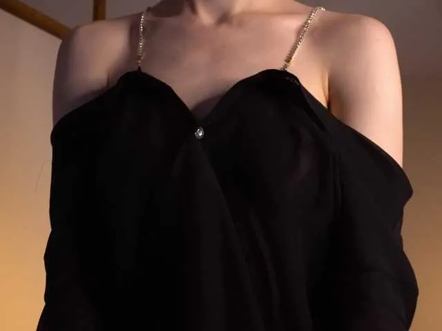 LoraDevine – webcam model profile photo Image 6