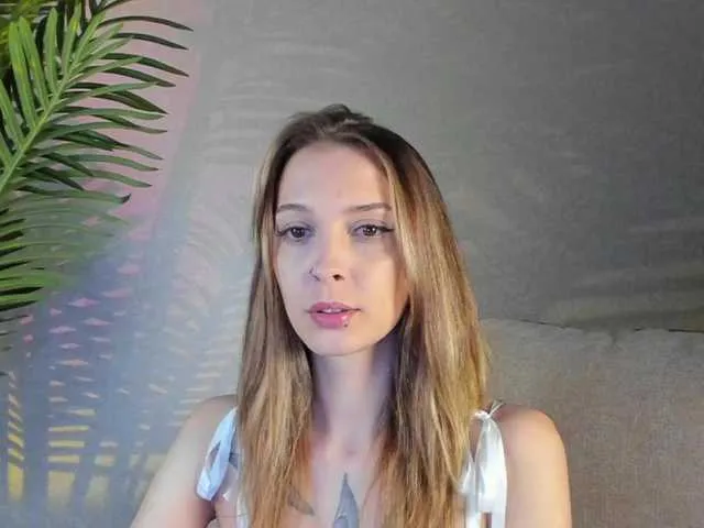 LoraDevine – webcam model profile photo Image 17