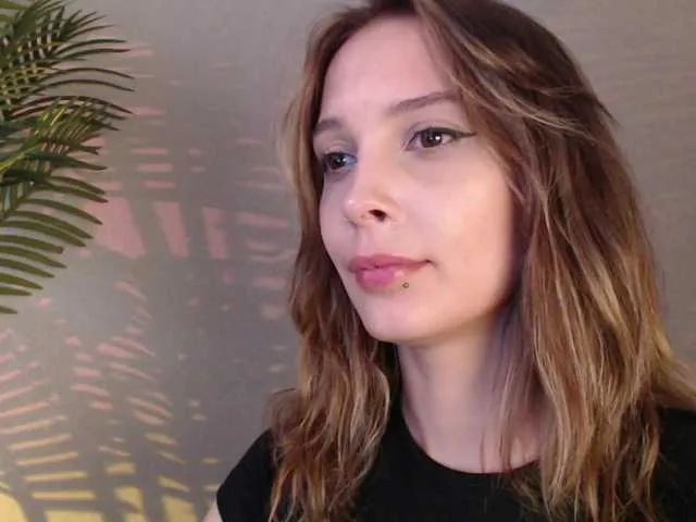 LoraDevine – webcam model profile photo Image 2