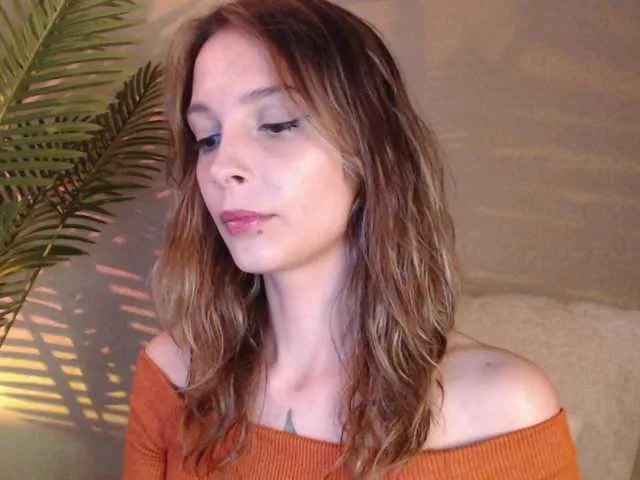 LoraDevine – webcam model profile photo Image 3