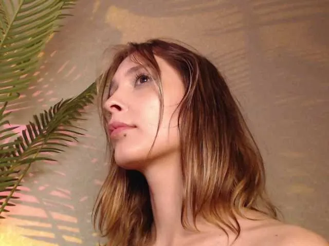 LoraDevine – webcam model profile photo Image 7