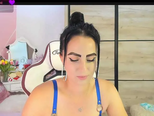 British_EmJess – webcam model profile photo Image 11