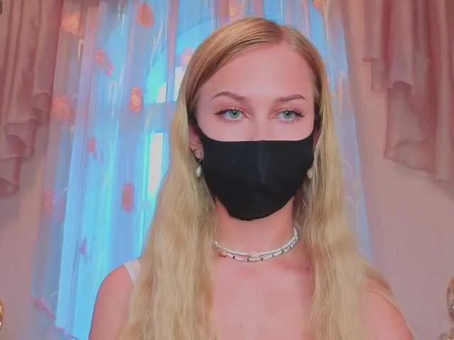 BlondeHott – webcam model profile photo Image 12