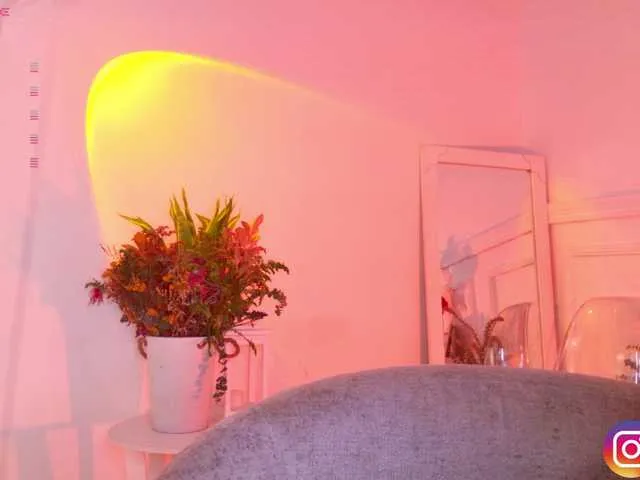 British_EmJess – webcam model profile photo Image 7