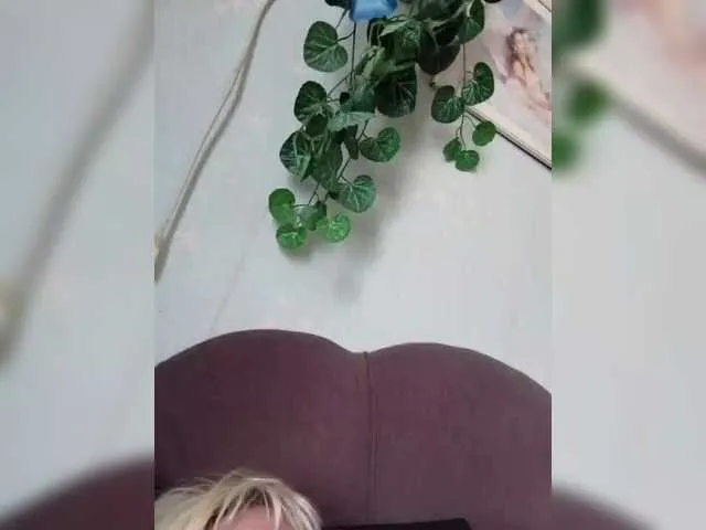 SelennaMoon – webcam model profile photo Image 11