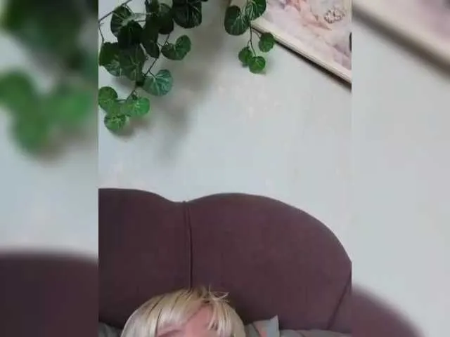 SelennaMoon – webcam model profile photo Image 15