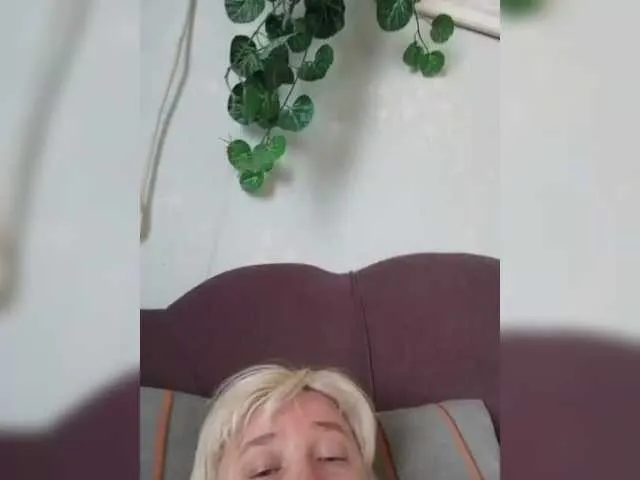 SelennaMoon – webcam model profile photo Image 4