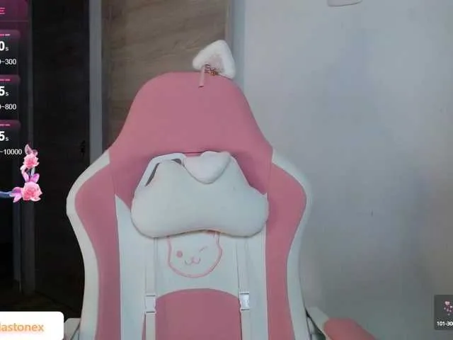 Nataly_Blonde – webcam model profile photo Image 8