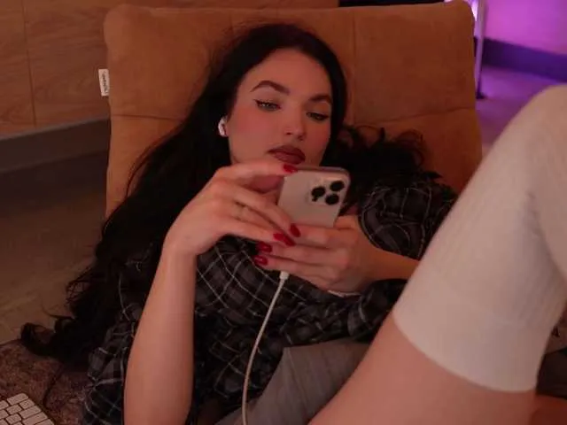 Silviyaa – webcam model profile photo Image 18