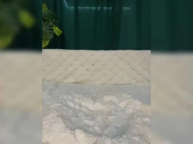 MiaLiaHot – webcam model profile photo