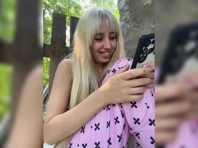 MalinaLaura – webcam model profile photo Image 4