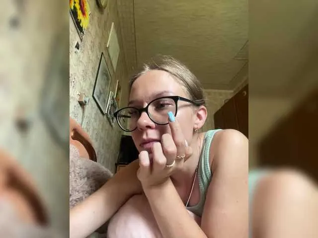 ELENA-XXX – webcam model profile photo Image 2