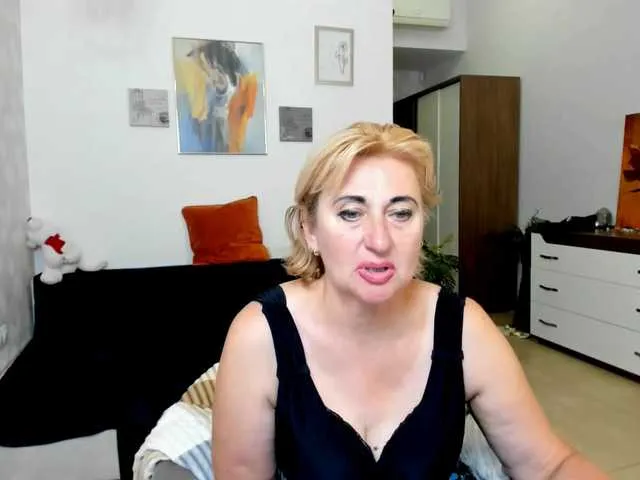 British_EmJess – webcam model profile photo Image 14