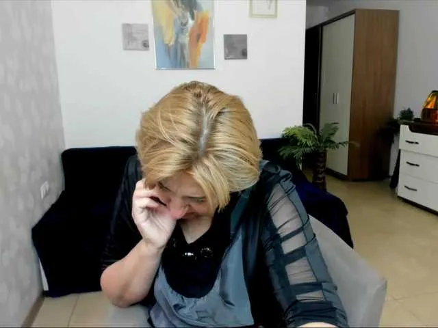 British_EmJess – webcam model profile photo Image 2