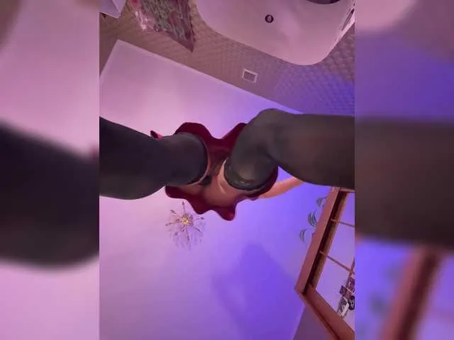 BlondeHott – webcam model profile photo Image 8