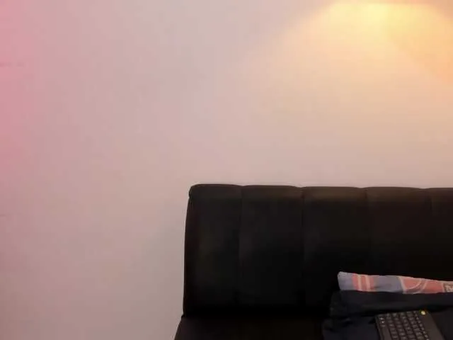 Toni-and-Tanya – webcam model profile photo Image 2