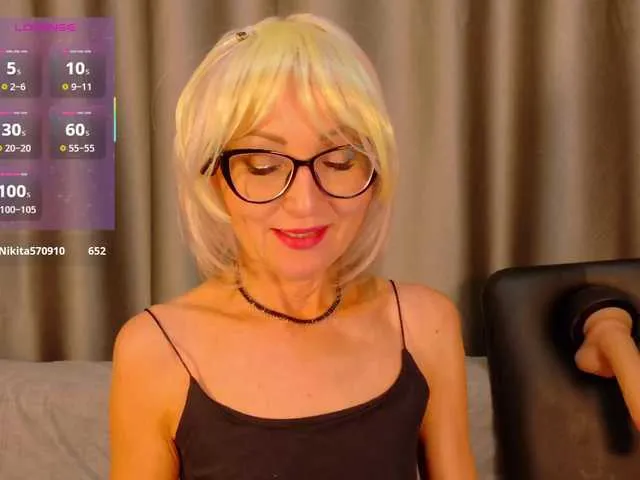 BlondeHott – webcam model profile photo Image 16