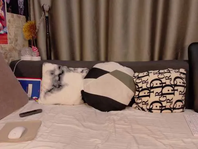 BlondeHott – webcam model profile photo Image 9